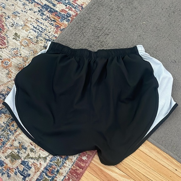 NIKE Dri Fit Shorts - Picture 2 of 4